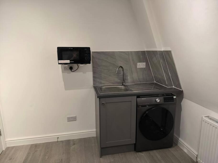 Studio Style Room, Near Tooting Broadway Station London Exterior photo