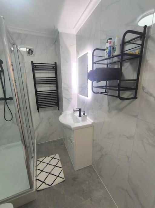 Studio Style Room, Near Tooting Broadway Station London Exterior photo